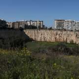 Salutiamo i due residenti ed entriamo quindi in questo posto desolato grande all�incirca 300 metri per 200 che fu scavato tra gli anni 60 e 70